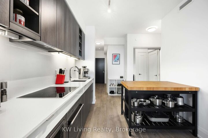 Property Photo:  101 Erskine Avenue 1703  ON M4P 0C5 