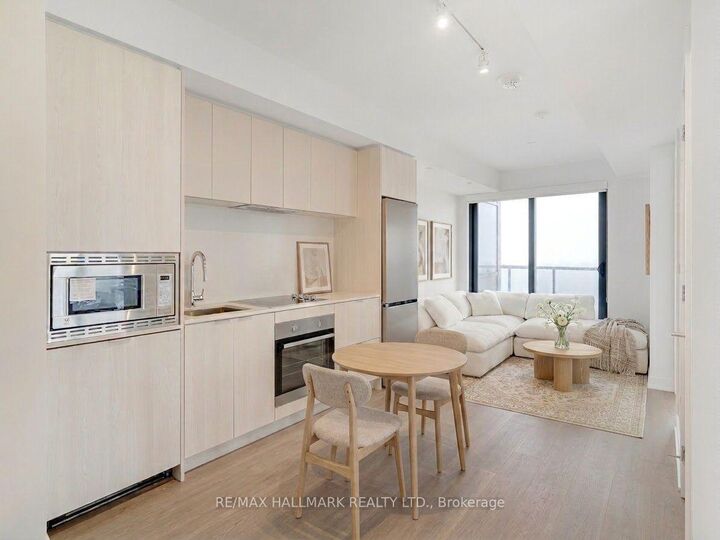 Property Photo: 86 Dundas Street E 1015 ON L5A 1W4