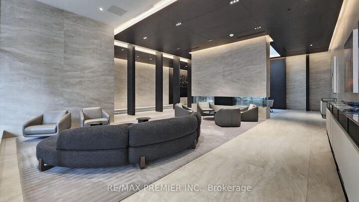 Property Photo:  2221 Yonge Street 3105  ON M4S 0B8 