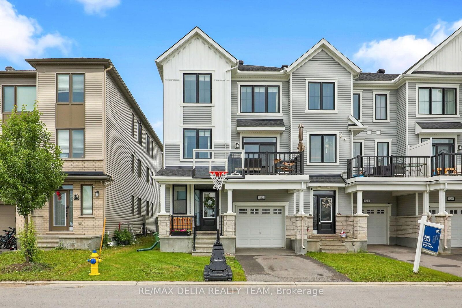 Property Photo:  622 Bellatrix Walk  ON K2J 6N4 