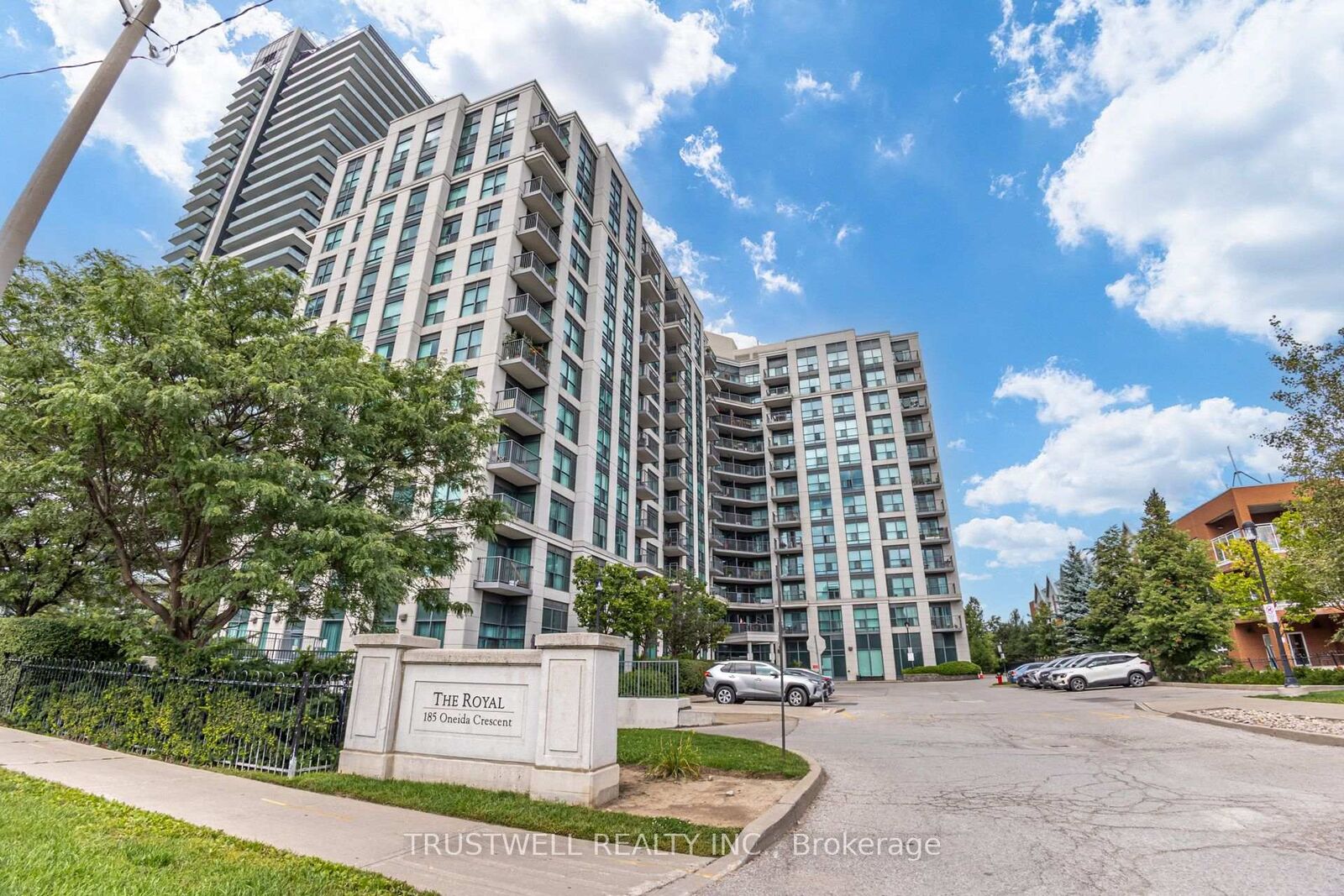 Property Photo:  185 Oneida Crescent 808  ON L4B 0B1 