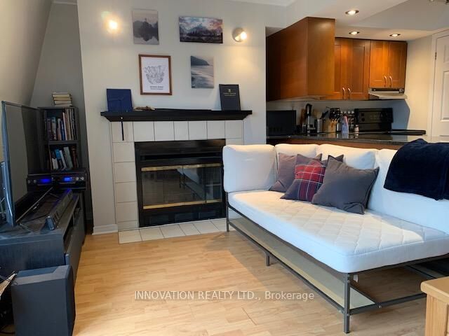 Property Photo:  210 Cumberland Street 3B  ON K1N 9K8 