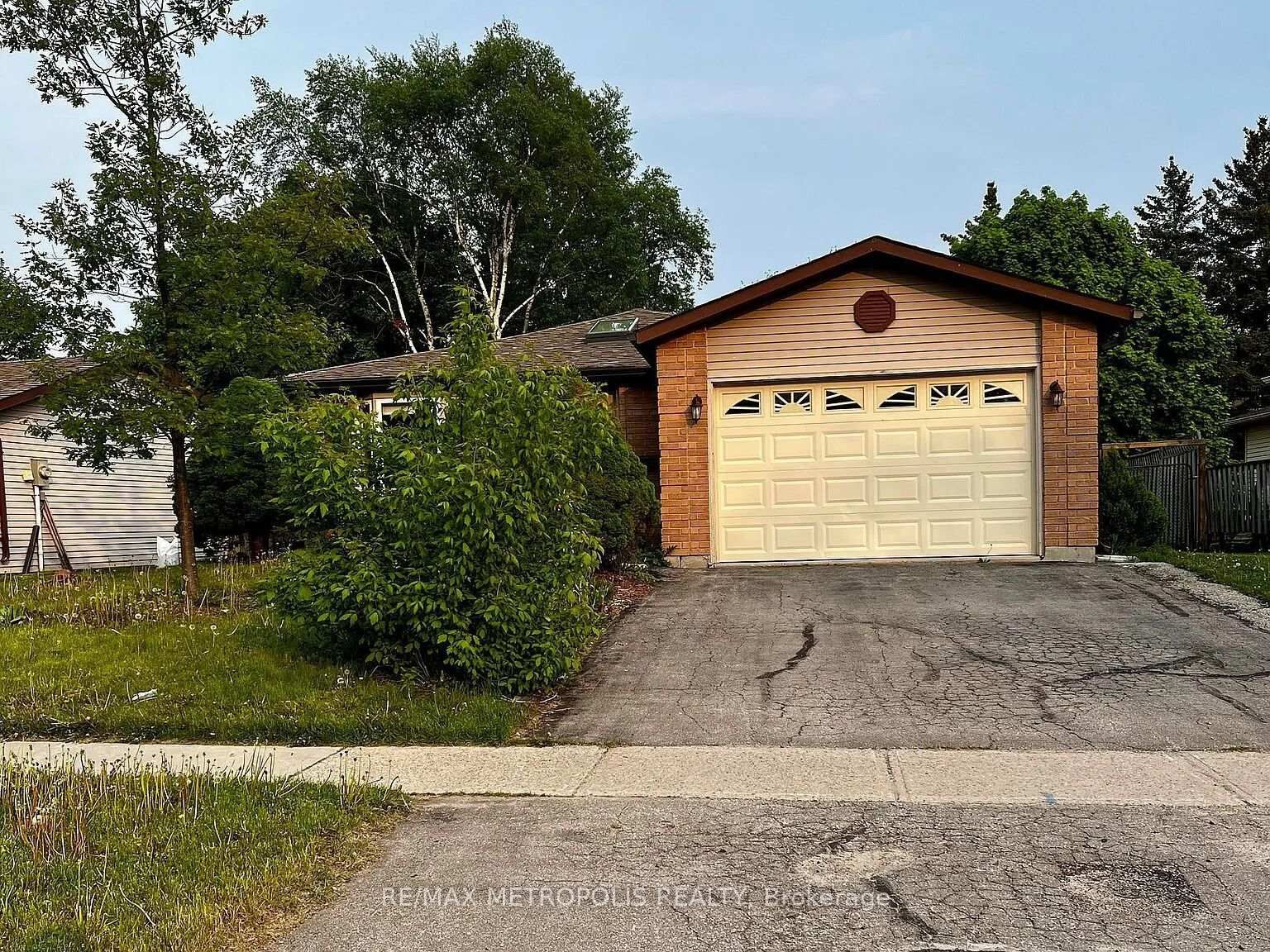 Property Photo: 65 Gloria Street ON L4N 5W5