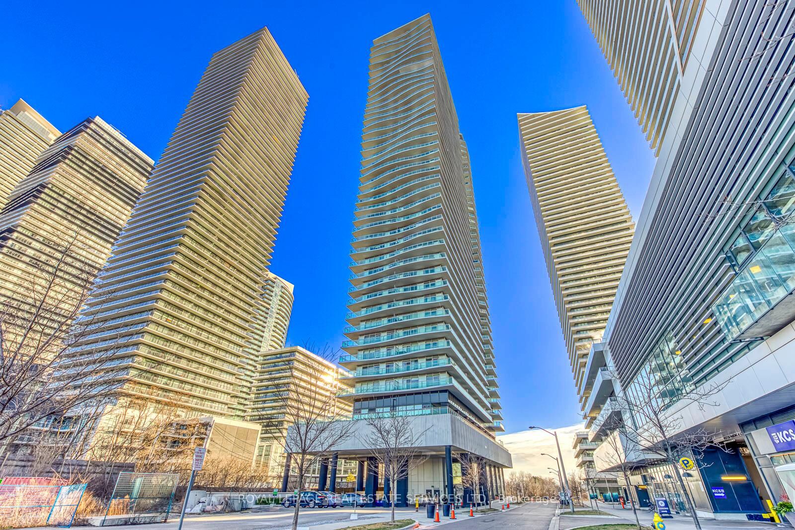 Property Photo:  33 Shore Breeze Drive 3706  ON M8V 0G1 
