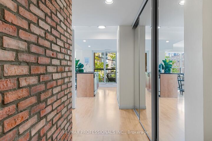 Property Photo:  15 Stafford Street 205  ON M5V 3X6 