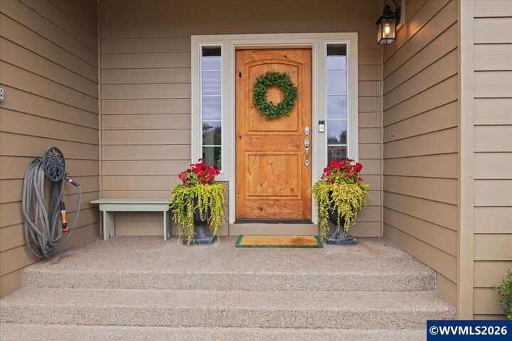 Property Photo: 2610 Tyler Ct NW OR 97301