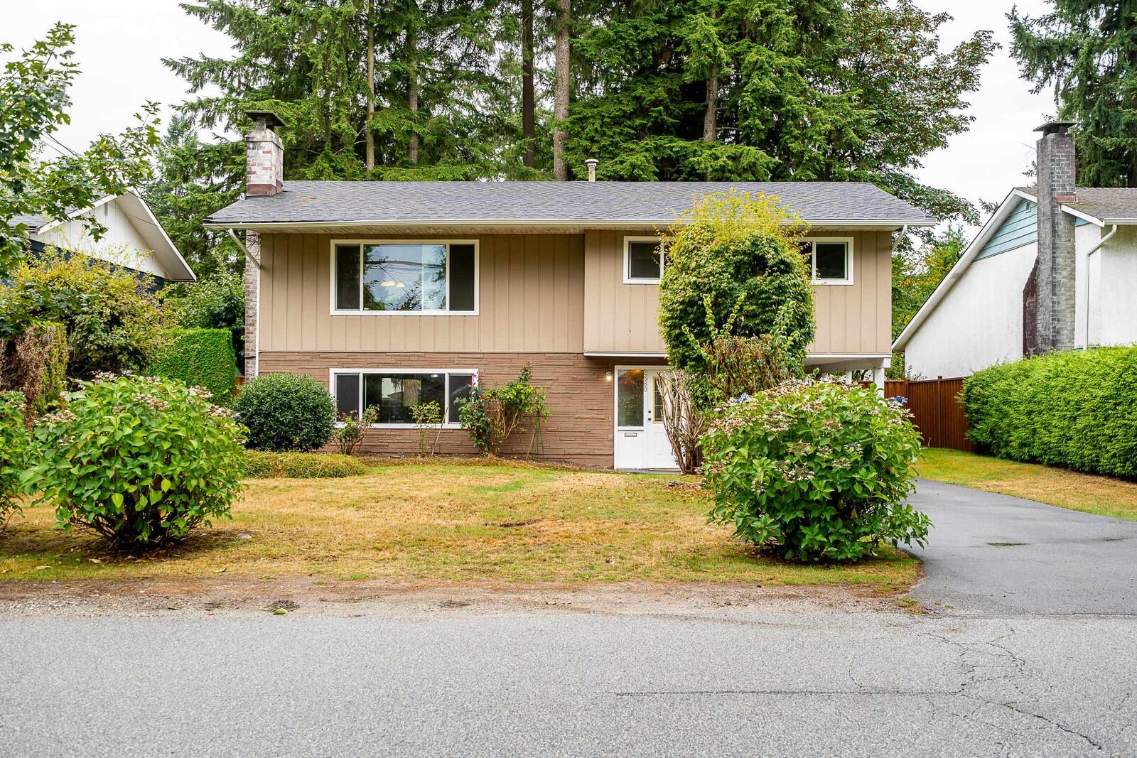 Property Photo:  2580 Patricia Avenue  BC V3B 2H4 