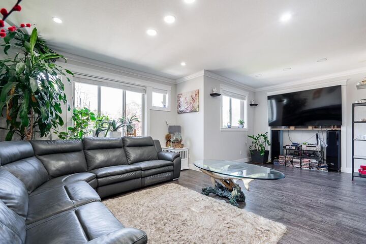 Property Photo:  21528 Donovan Avenue  BC V2X 3A1 