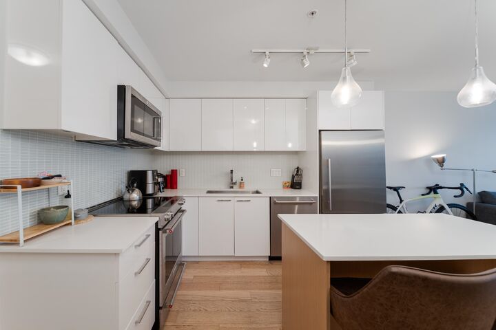 Property Photo:  233 Kingsway 403  BC V5T 3J5 