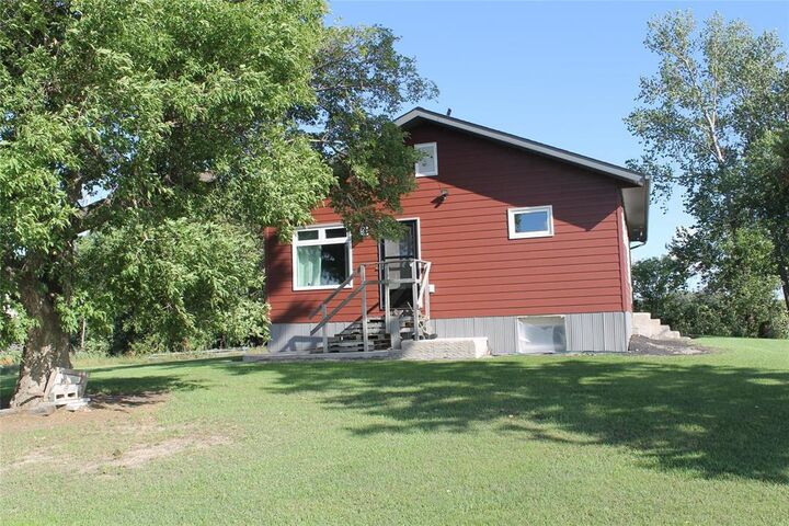 Property Photo:  46138 37 E Road  MB R5H 1R2 