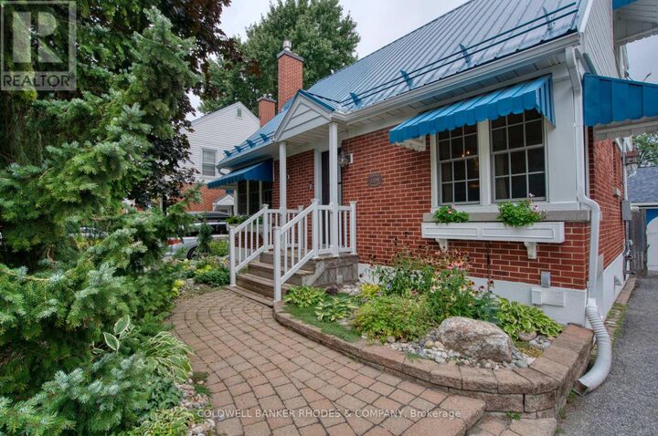 Property Photo: 1329 Larose Avenue ON K1Z 7X4