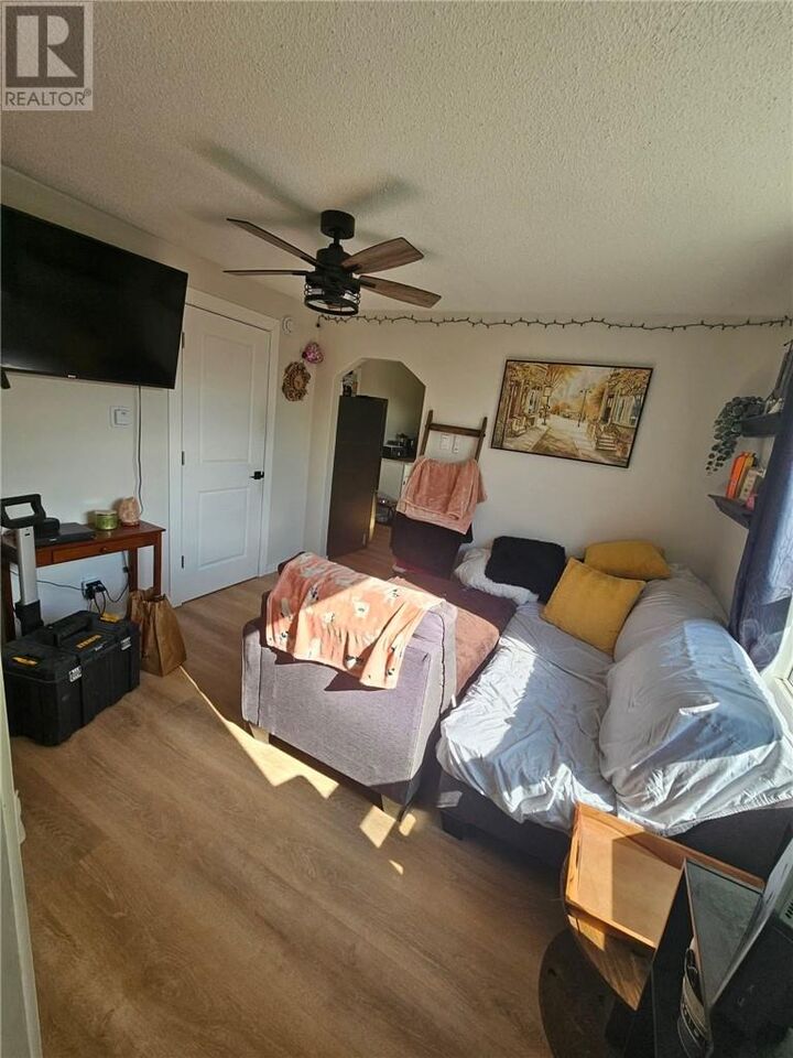 Property Photo:  1560 Weller Street  ON P3B 1L1 