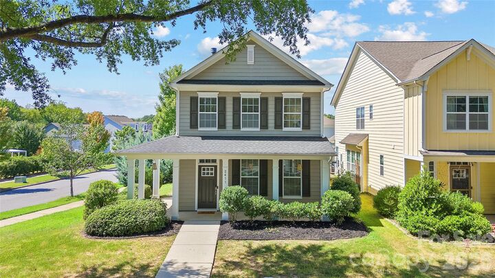 Property Photo:  2411 Double Oaks Road  NC 28206 
