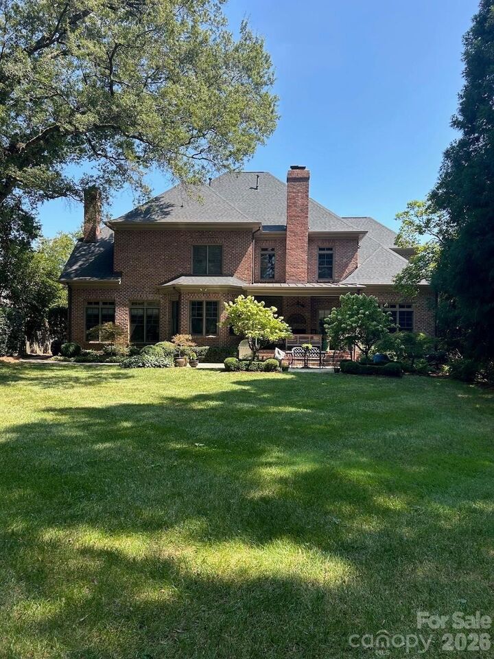 Property Photo:  2720 Tanglewood Lane  NC 28211 