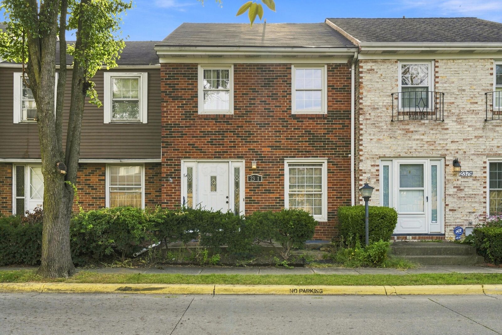 Property Photo:  2381 Hardesty S Drive  OH 43204 
