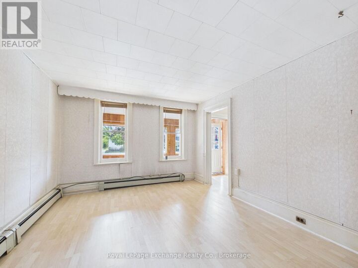 Property Photo:  856 Olde Victoria Street  ON N2Z 2B6 