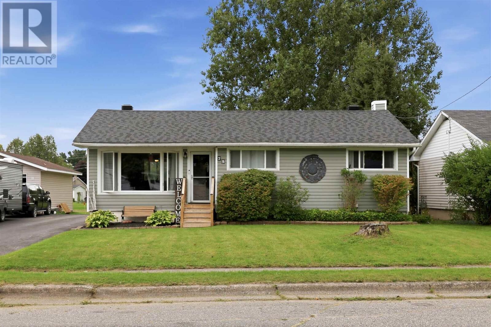 Property Photo:  75 Indiana Dr  ON P6A 4Y4 