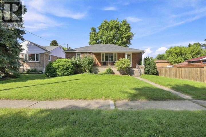 Photo de la propriété: 721 William Avenue ON N7T 7C7