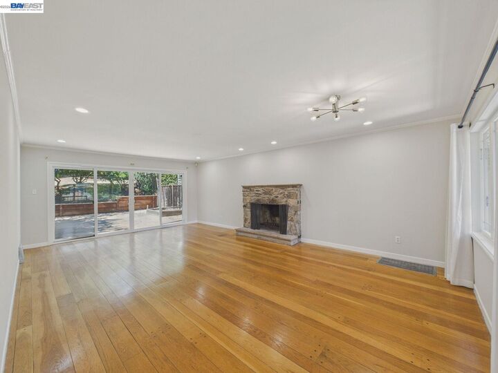 Property Photo:  4015 Rusting Ave  CA 94605 