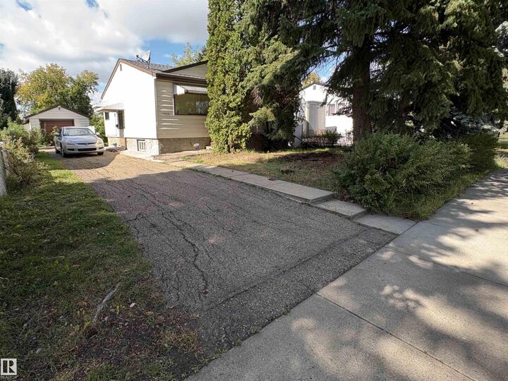 Property Photo:  10632 150 Street NW  AB T5P 1R2 