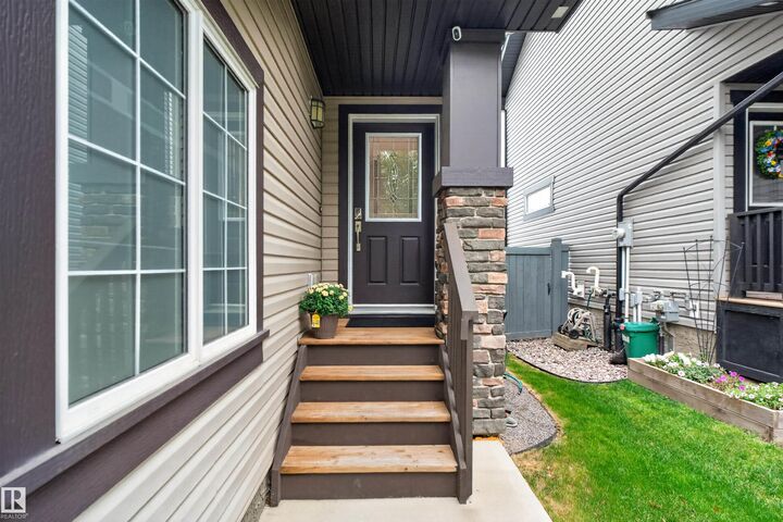 Property Photo:  5130 Godson Close NW  AB T5T 4P7 