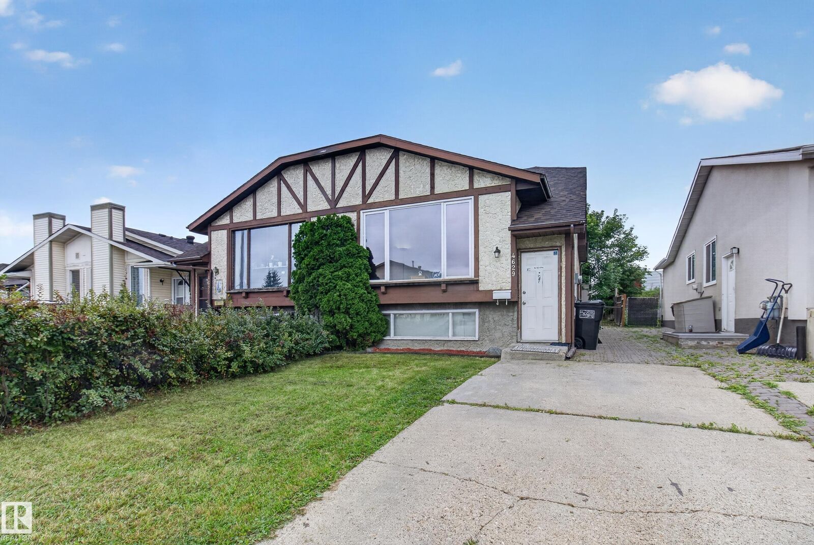 Property Photo:  4629 126 Avenue NW  AB T5A 4L1 
