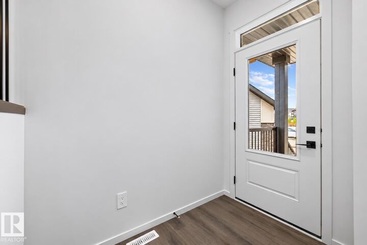 Property Photo:  544 22 Street SW  AB T6X 3M1 