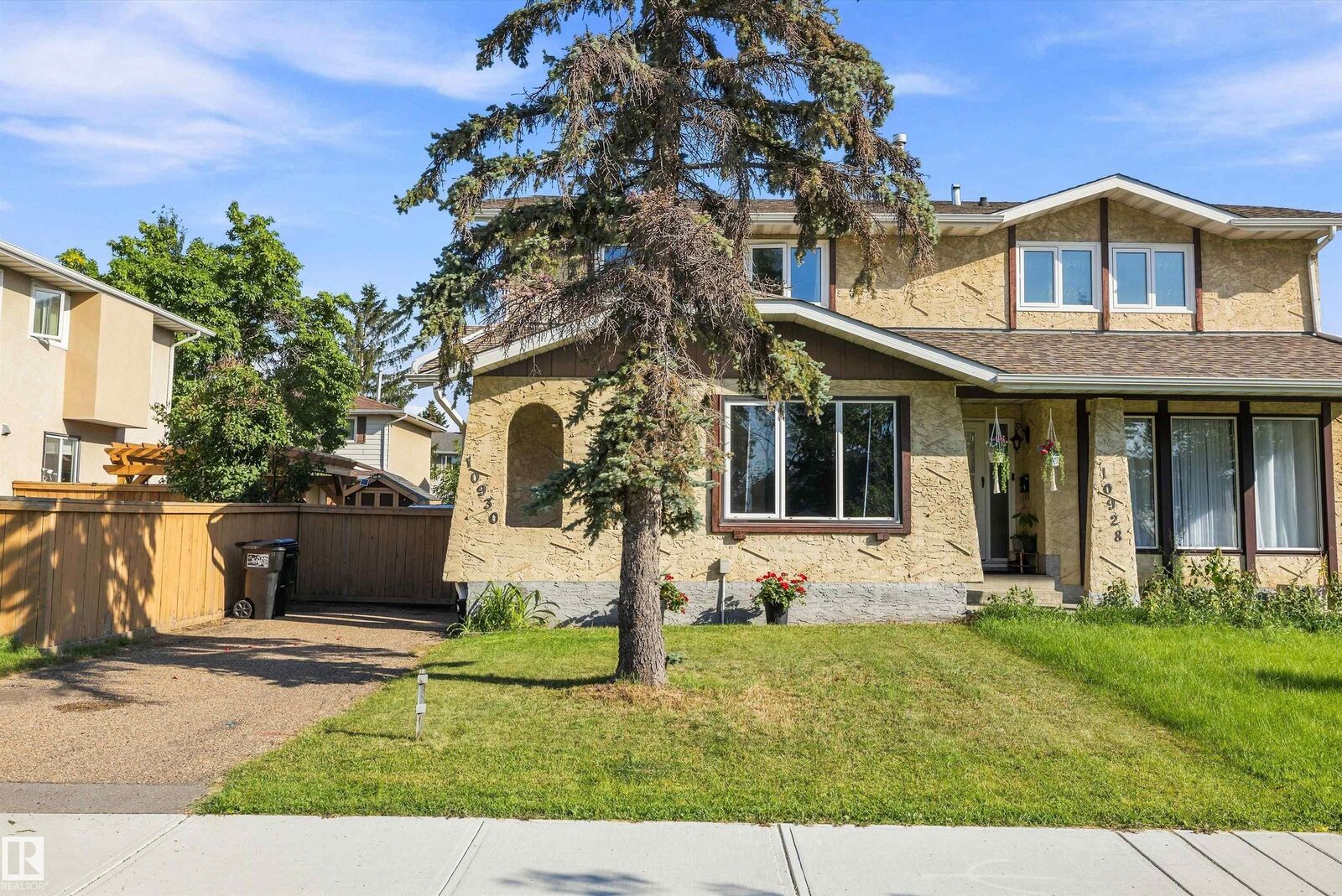 Property Photo:  10930 Beaumaris Road NW  AB T5X 1Z6 