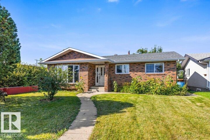 Property Photo:  13516 81 Street NW  AB T5C 1N9 