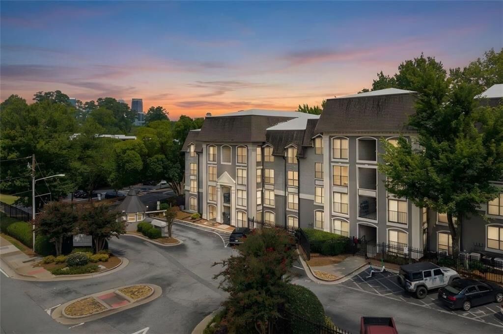 Property Photo:  2657 Lenox Road NE A-1  GA 30324 