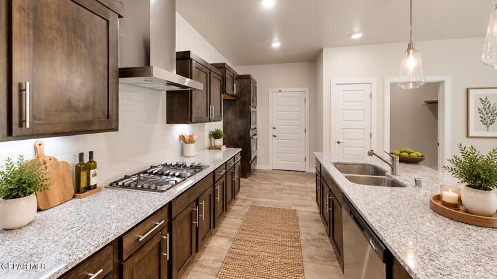 Property Photo: 5693 Las Ramblas Avenue TX 79934