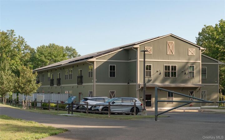 Property Photo:  128 Vineyard Avenue 204  NY 12528 