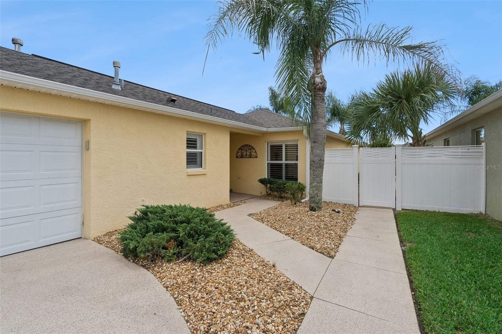 Property Photo: 1492 Alexandria Place FL 32162