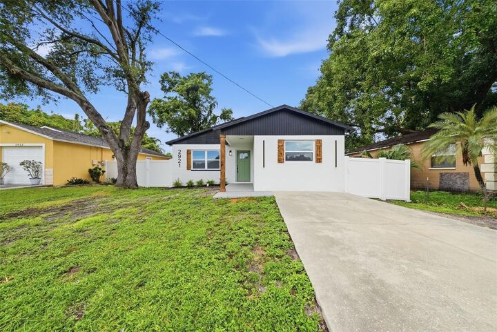 Property Photo: 2921 57 Avenue N FL 33714