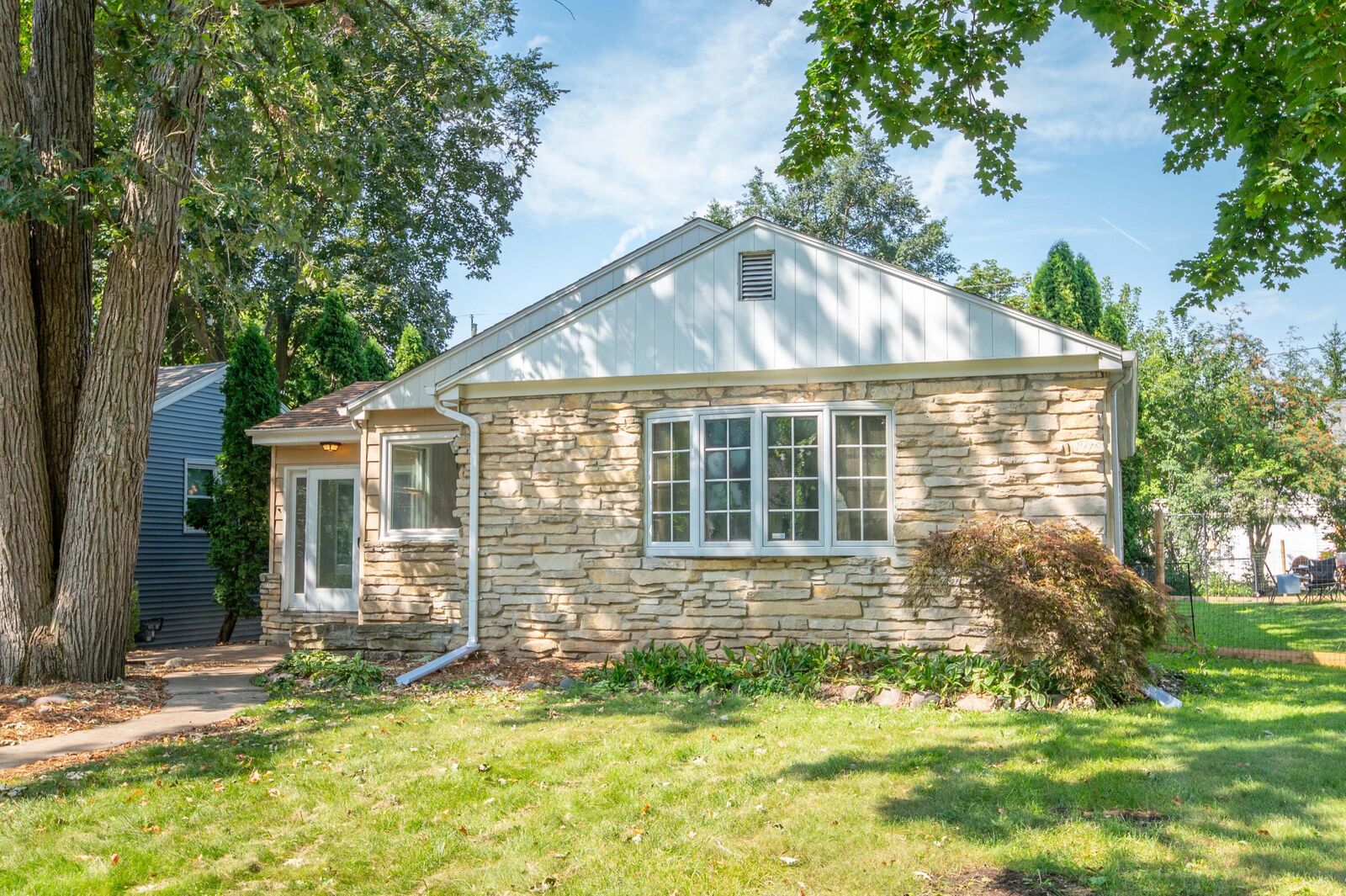 Property Photo: 5737 N Sievers Pl WI 53209