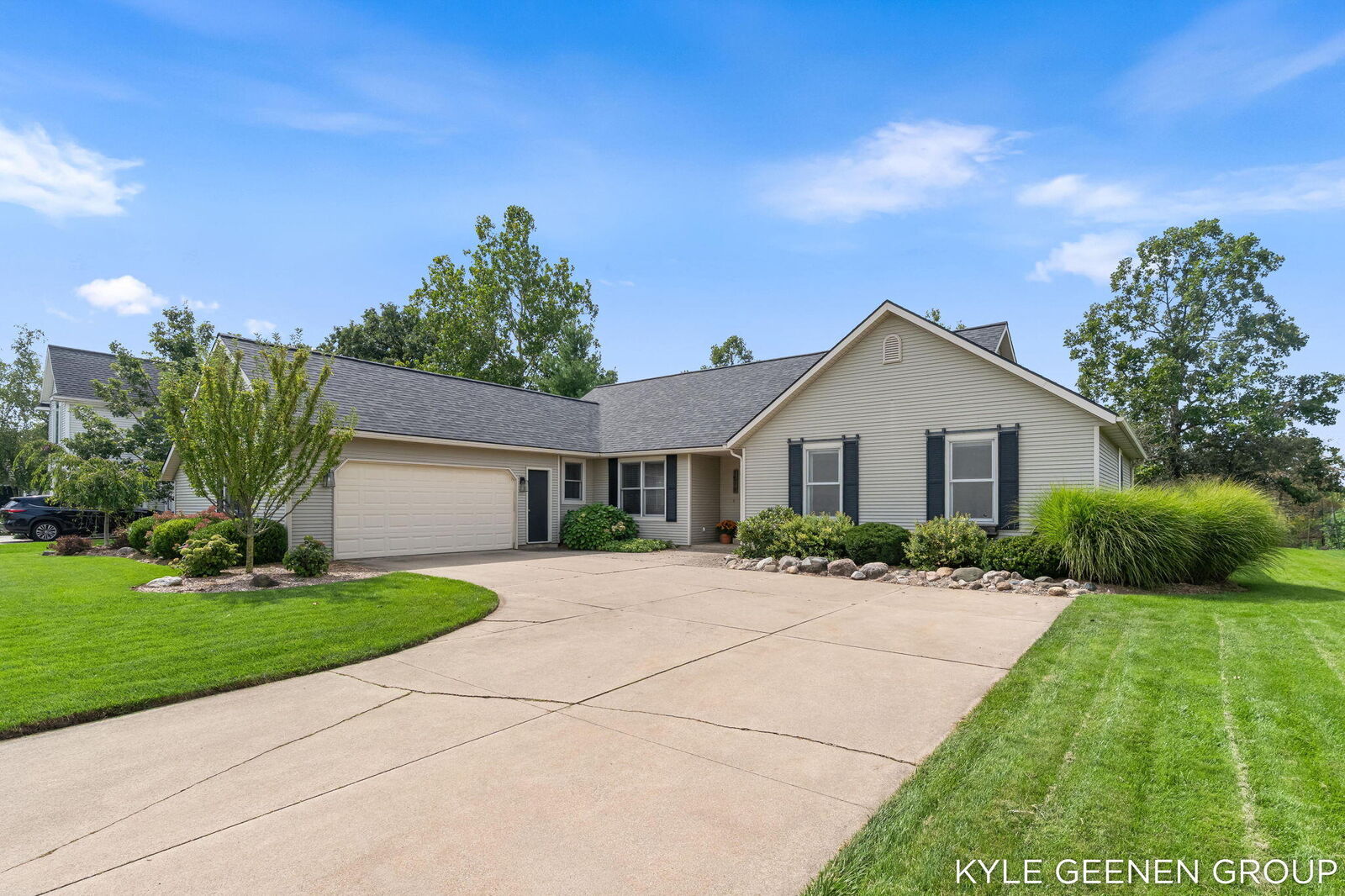 Property Photo: 1519 W Springfield Circle MI 49464