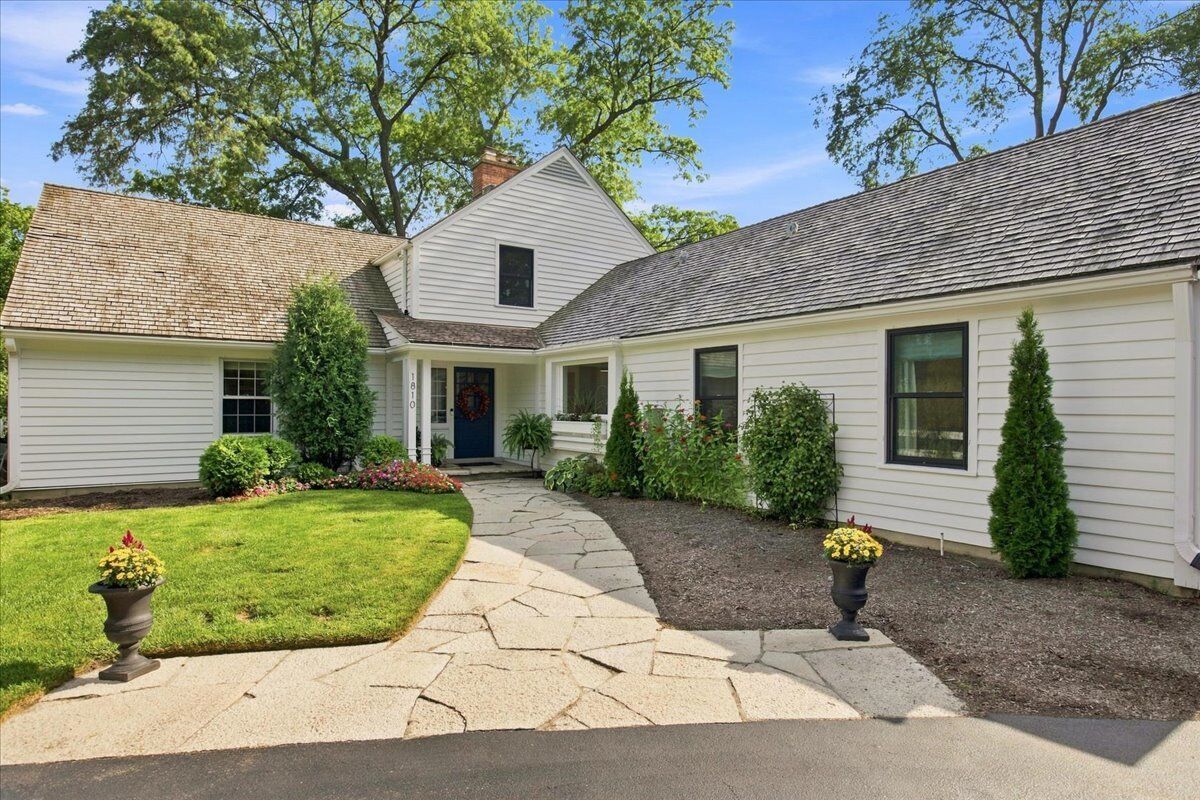 Property Photo:  1810 South Lane  IL 60062 