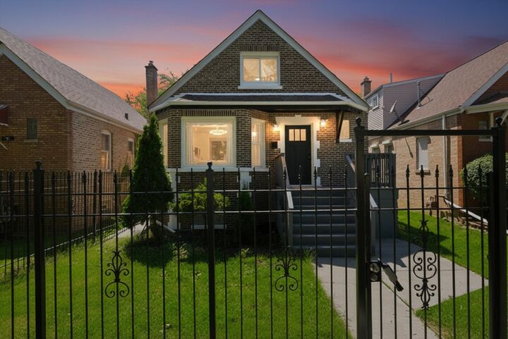 Property Photo:  6604 S Rockwell Street  IL 60629 