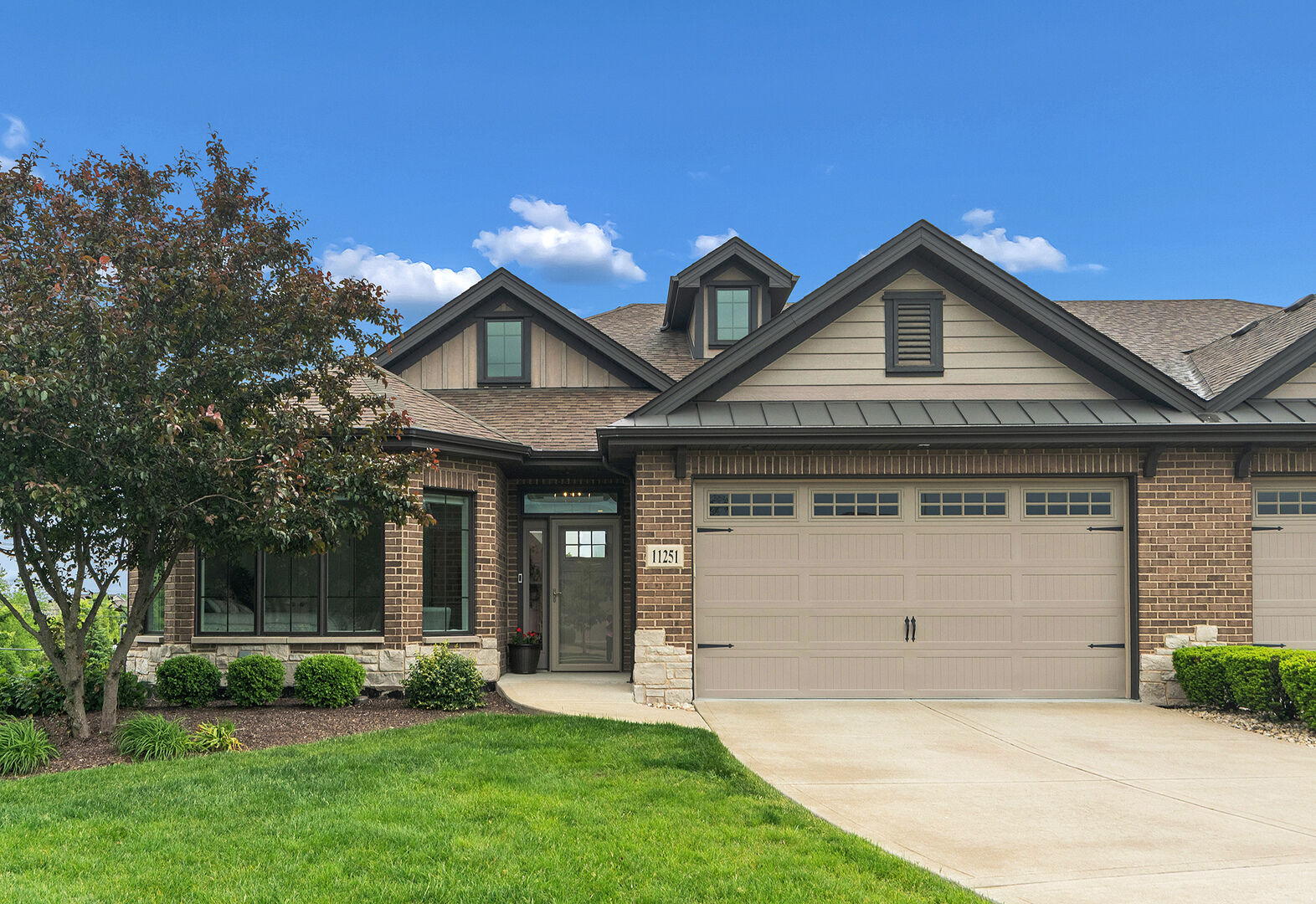 Property Photo: 11251 Pinecrest Court IL 60467