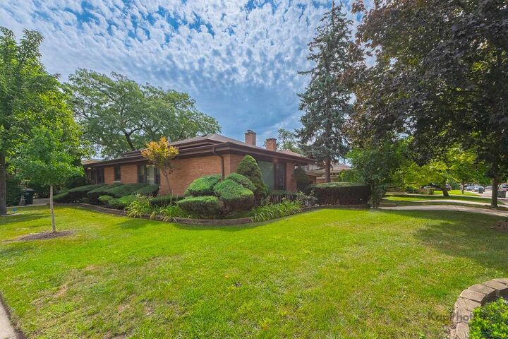 Property Photo: 6557 N Christiana Avenue IL 60712