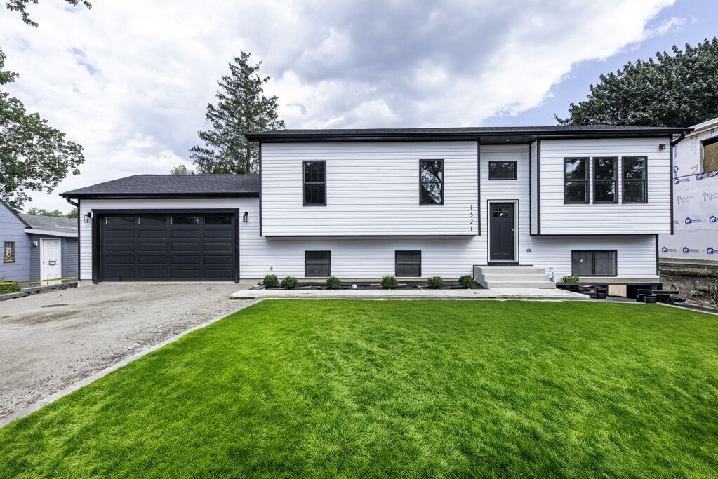 Property Photo:  1521 Kenmore Avenue  IL 60073 