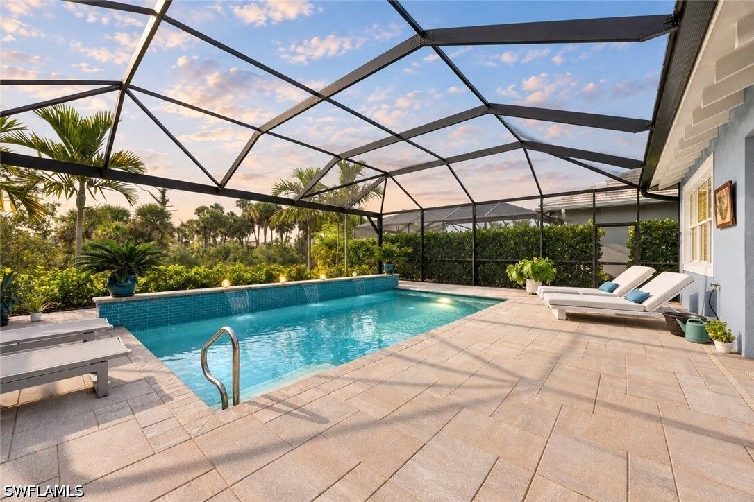 Property Photo: 6472 Arriba Avenue FL 34113