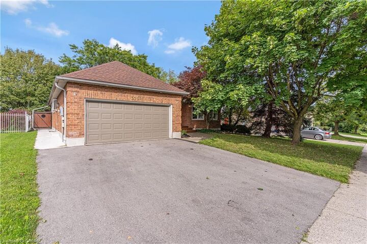Property Photo:  372 Gatestone Boulevard  ON N2T 2J6 