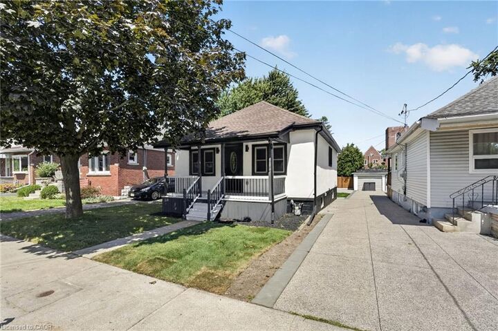 Property Photo:  43 Brucedale Avenue E  ON L9A 1N1 