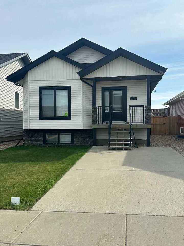 Property Photo:  3327 41 Avenue  SK S9V 2H5 