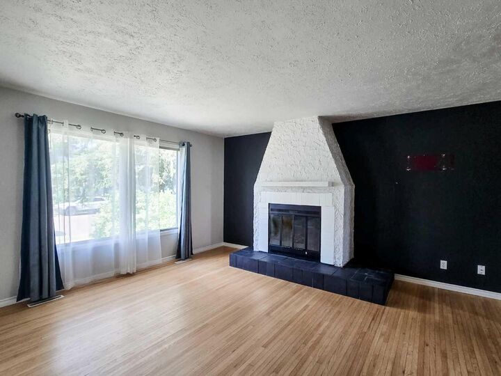 Property Photo:  4237 5 Avenue  AB T7E 1A5 
