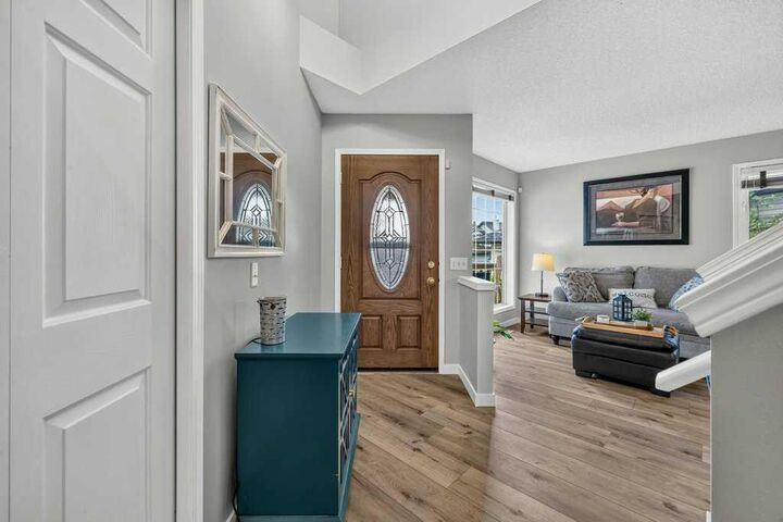 Property Photo:  127 Tuscany Hills Park NW  AB T3L 2A3 