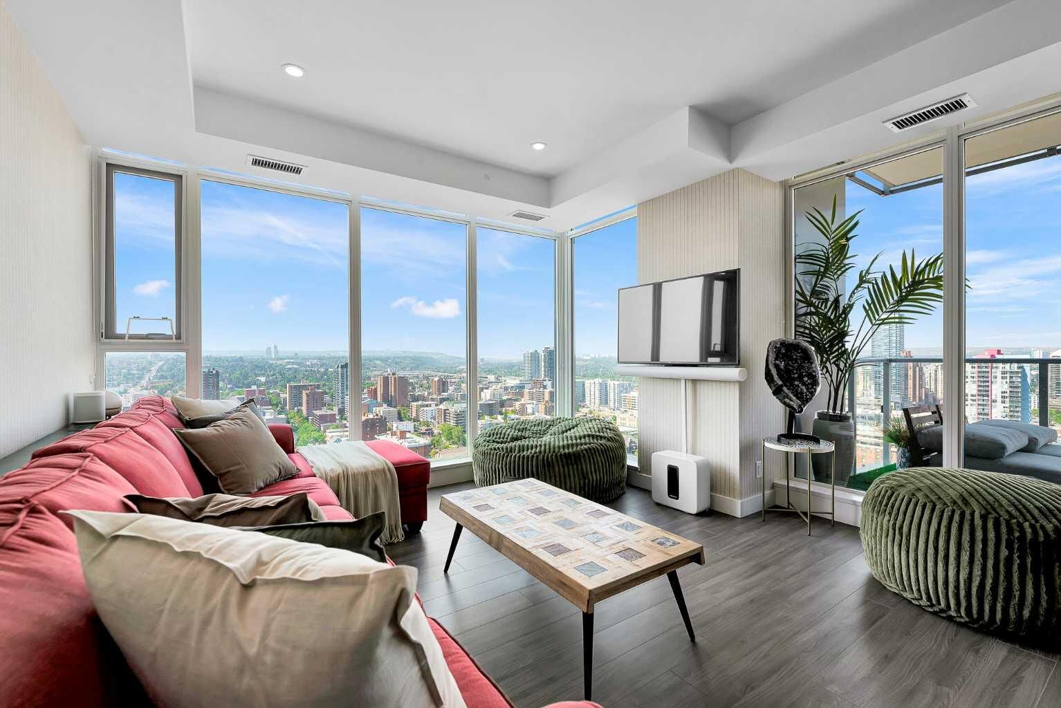 Property Photo:  930 16 Avenue SW 2402  AB T2R 1C2 