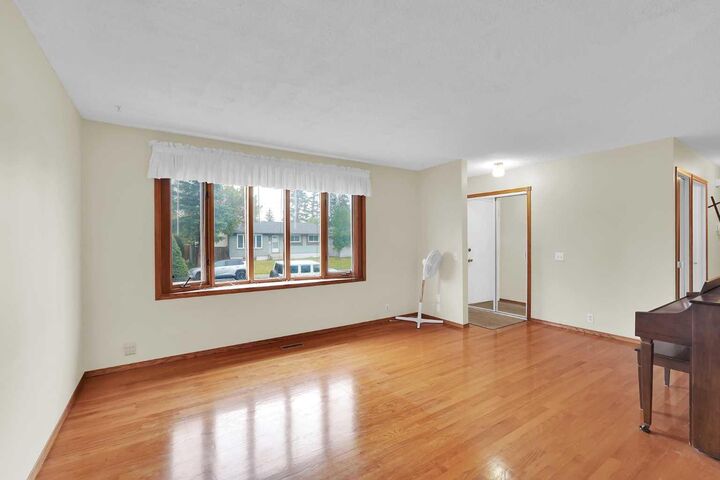 Property Photo:  56 Penbrooke Place SE  AB T2A 3T9 