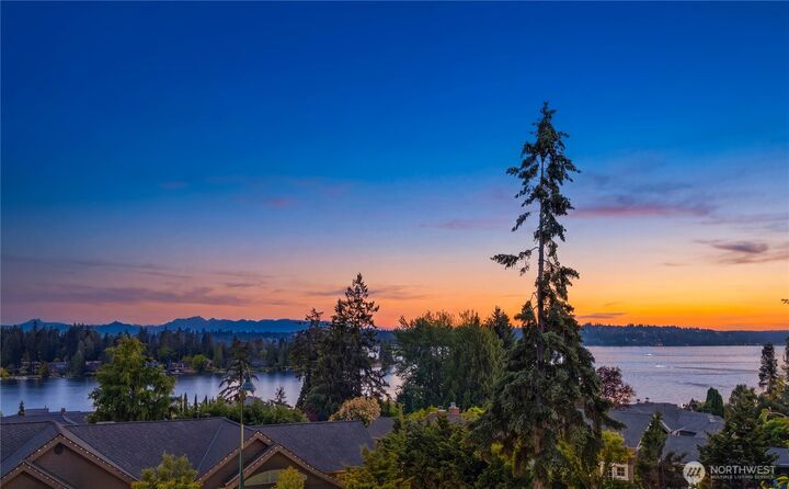 Property Photo: 4218 92nd Avenue NE WA 98004